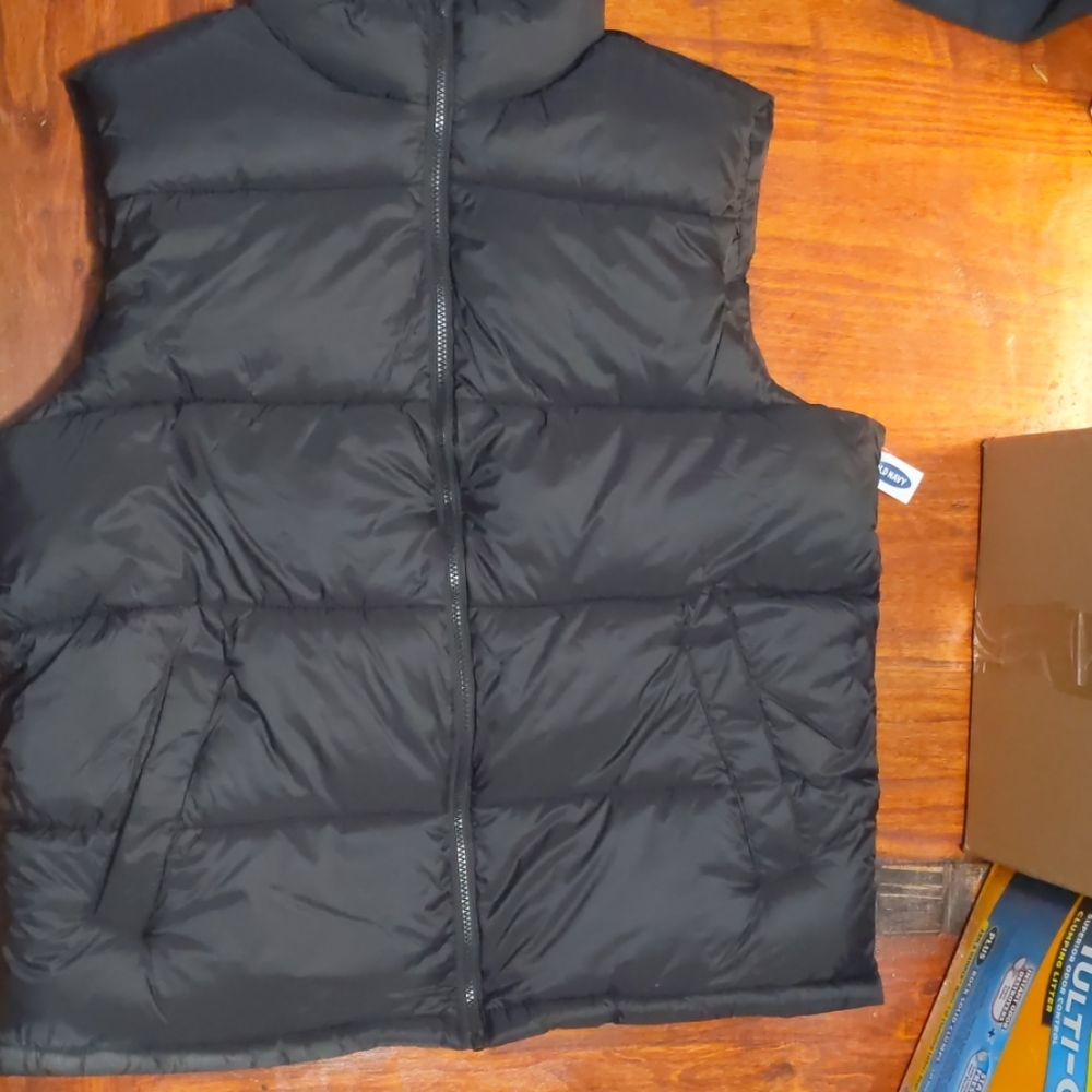 Black puffer vest
